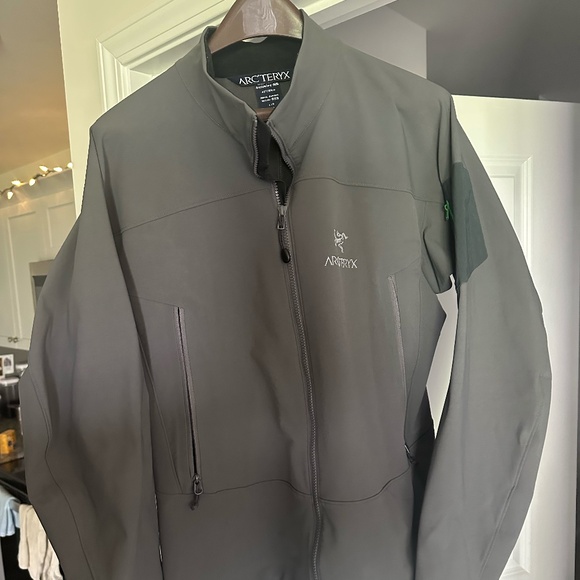 Large Arc'teryx Jacket - Picture 2 of 3